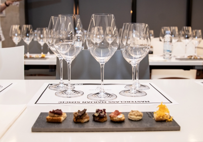 Poznati vinar Marjan Simčić održao je masterclass u Mostaru i Sarajevu, a ove je lekcije podijelio sa učesnicima