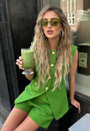 Inspiracija: Mojito boja koja nas vodi na modno putovanje sa ljetnim vibracijama.