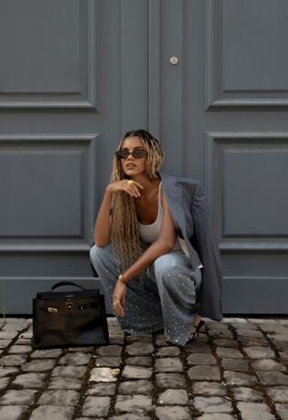 Ove jeans hlače kreiraju wow efekt kao ni jedne druge. Teško ih je ignorisati.