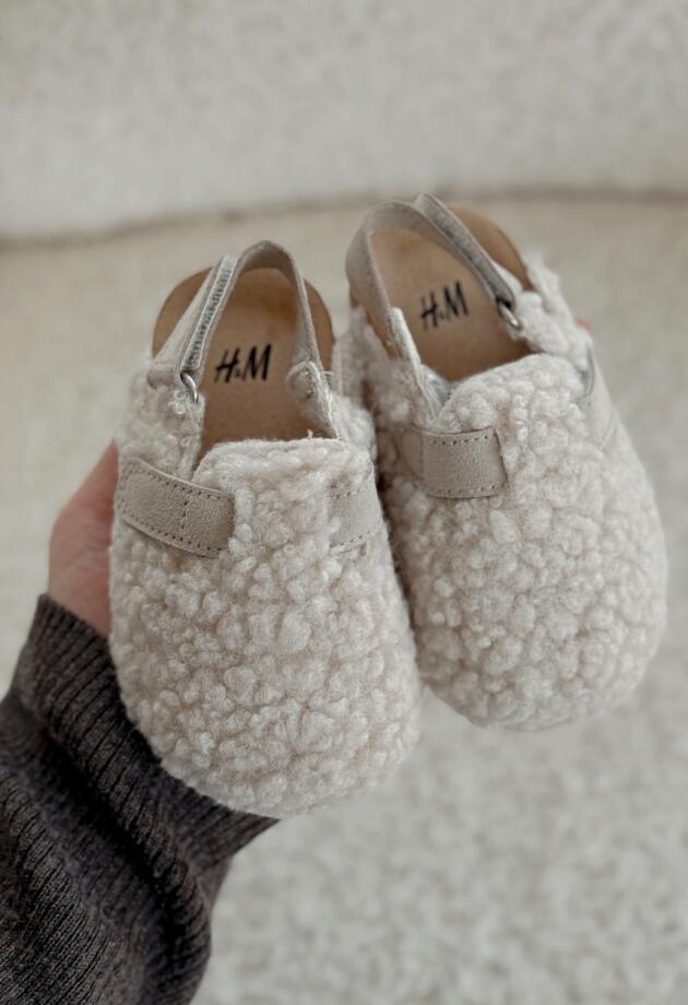 Slatke papučice iz H&M-a kojima mame ne mogu odoljeti. Evo kako da ih ugrabite!
