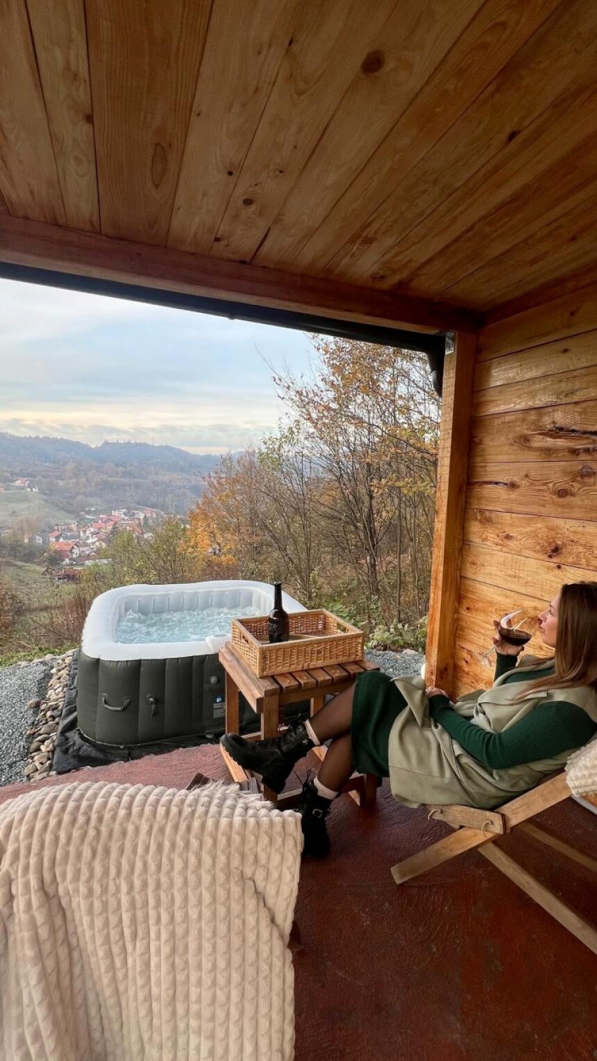 Noć pod milijardama zvijezda: Romantična koliba u Tuzli koju morate doživjeti!