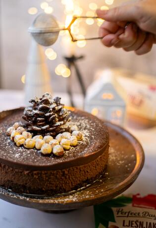 Ferrero torta: Čokoladni desert bez grižnje savjesti, a još se ne peče! Gdje je kecelja?