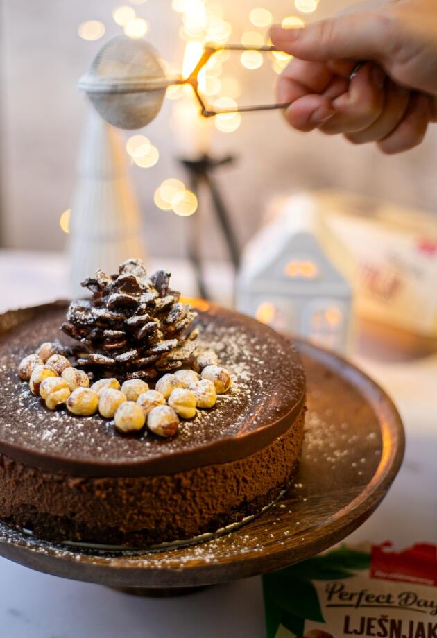Ferrero torta: Čokoladni desert bez grižnje savjesti, a još se ne peče! Gdje je kecelja?