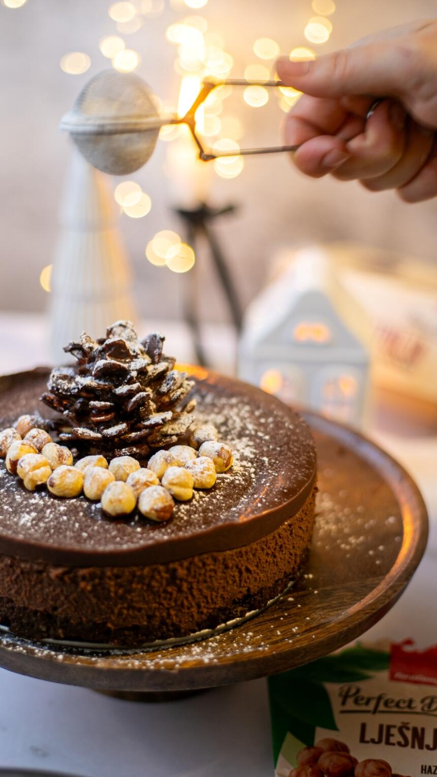 Ferrero torta: Čokoladni desert bez grižnje savjesti, a još se ne peče! Gdje je kecelja?