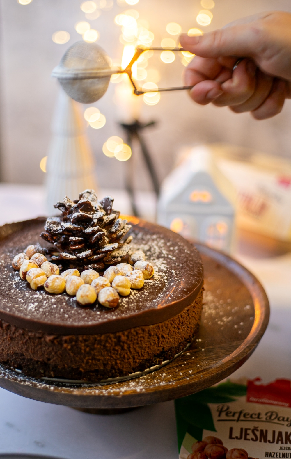 Ferrero torta: Čokoladni desert bez grižnje savjesti, a još se ne peče! Gdje je kecelja?