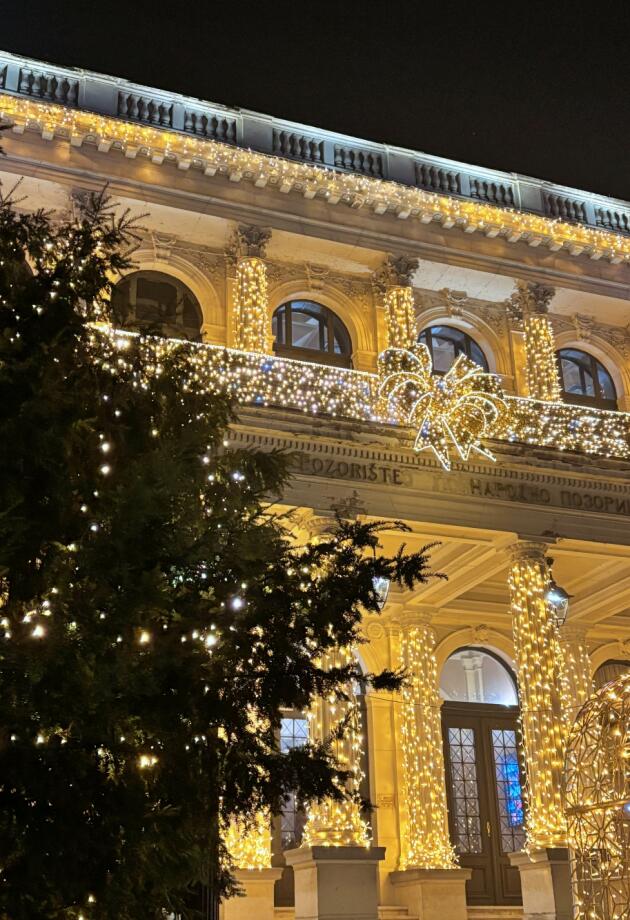Neodoljivi sjaj lampica u centru Sarajeva: Pogledajte ovu ljepotu!