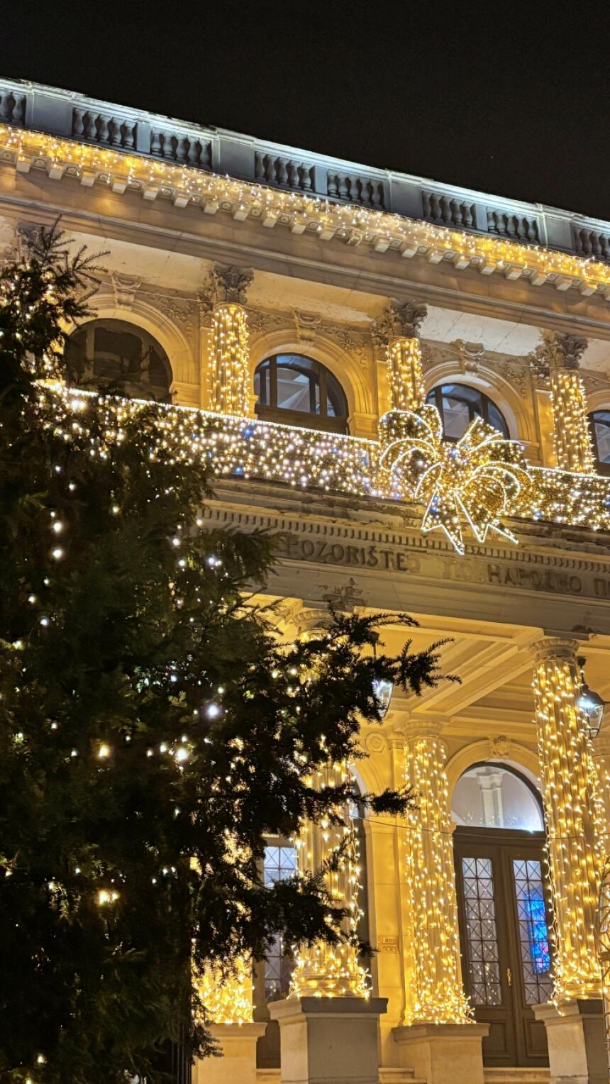 Neodoljivi sjaj lampica u centru Sarajeva: Pogledajte ovu ljepotu!