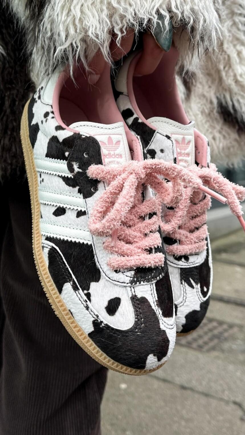 Mooo-dna eksplozija! Nove sambice diktiraju sneaker trendove – znamo kad su dostupne!