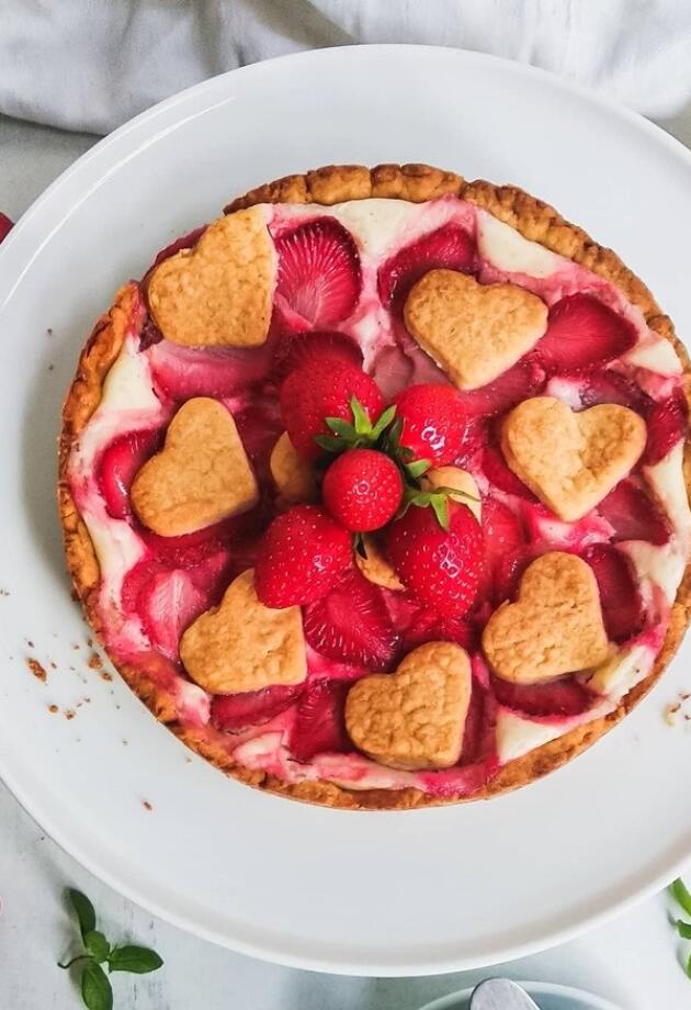 Uz #DoYouBonjour otkrili smo recept za ukusnu biskvit tortu s jagodama koju morate isprobati!