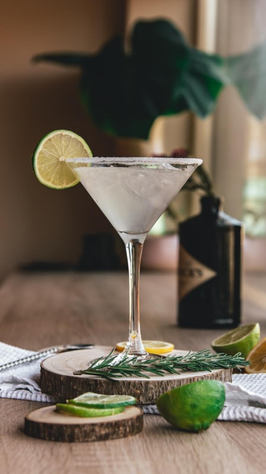 Koktel Martini danas slavi svoj dan. Donosimo izvorni recept!
