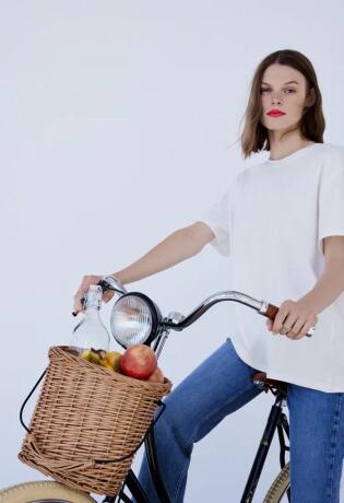 Zara ima preslatku košaru za bicikl koju možete nositi i preko tijela