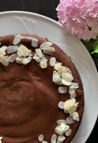 Otkrijte sočni recept za bezglutensku čoko tortu idealnu za ljetna druženja