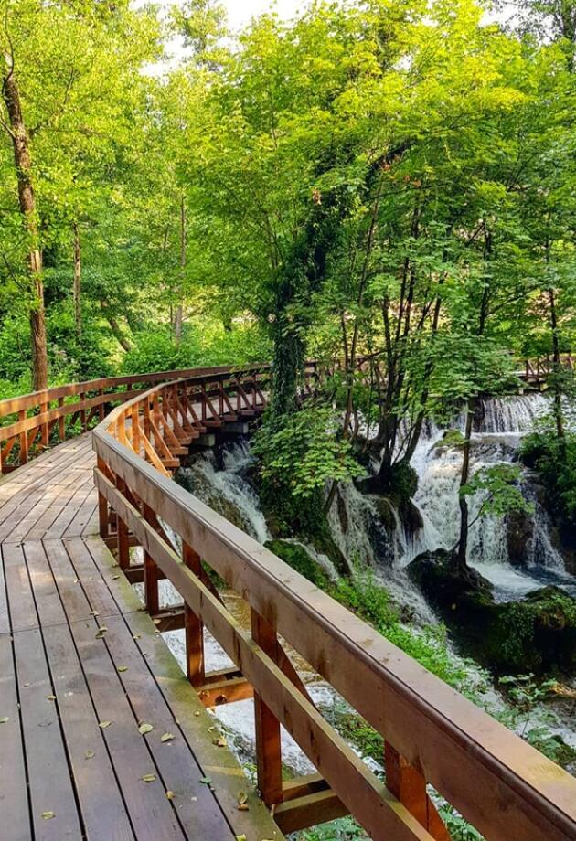 Malo i Veliko Plivsko jezero u blizini Jajca kao prava oaza u prirodi koju ćete htjeti posjetiti