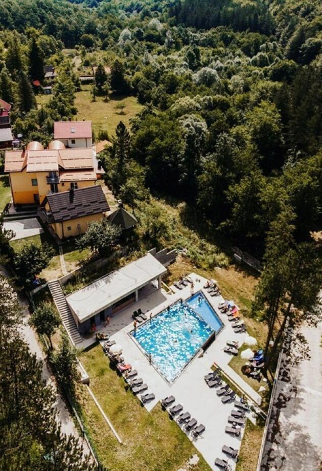 Ova vila s bazenom na Boračkom jezeru definira savršenu ljetnu idilu uz odmor u prirodi