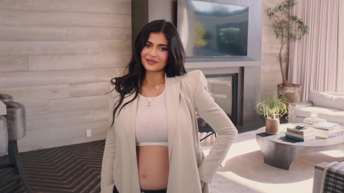 Za Vogue 73 Questions, Kylie Jenner nas je provela kroz svoj dom, otkrila više detalja o svom poslu i trudnoći
