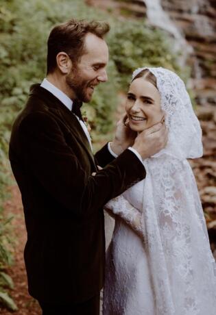 Lily Collins se vjenčala ovog vikenda, otkrivamo sve detalje o bajkovitoj vjenčanici koju je nosila!