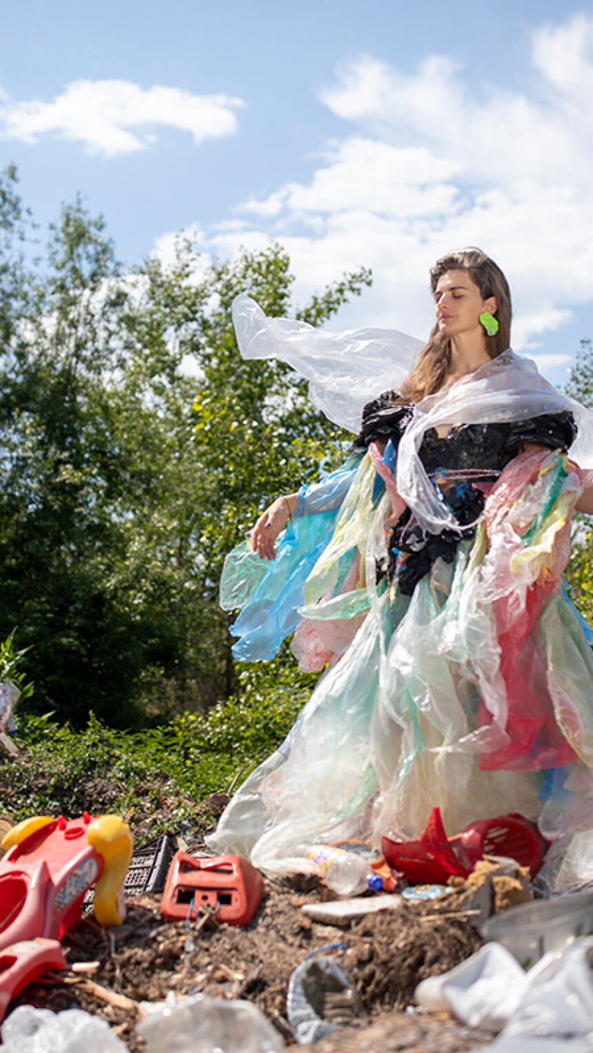 „Plastična operacija” kreativni je projekt koji budi ekološku osviještenost kroz fotografije u potpisu Aide Redžepagić