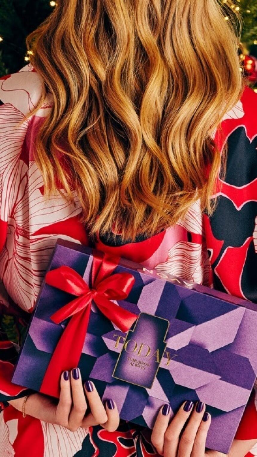 Avon slavi radost darivanja uz odlične poklon pakete, darove, ali i mogućnost slanja personalizirane čestitke najbližima