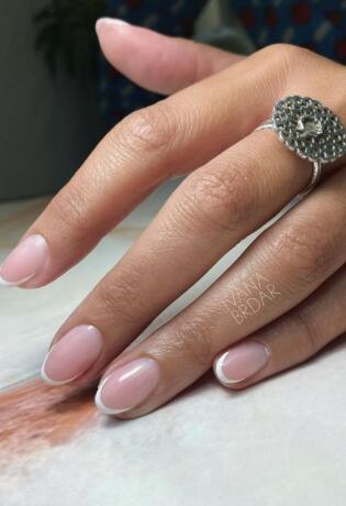 Koje trendy manikure nosimo ove zime i tijekom blagdana? Zna nail masterica Ivana Brdar!