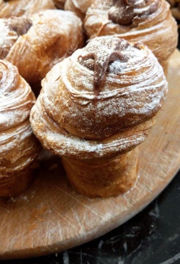 Cruffin je savršeni spoj croissanta i muffina. Možete ga kušati i u ovoj pekari u Sarajevu.