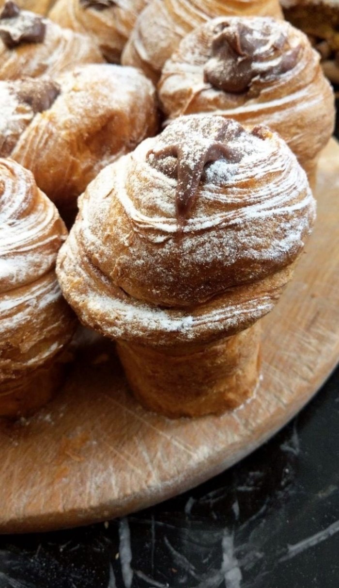 Cruffin je savršeni spoj croissanta i muffina. Možete ga kušati i u ovoj pekari u Sarajevu.
