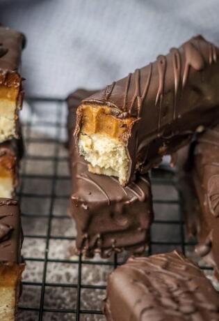 Napravite Twix kod kuće uz ovaj jednostavni recept za čokoladice koje nestaju u trenu