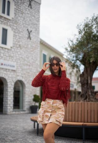 Ena Avdić je pronašla cool snižene artikle u Designer Outletu Croatia. Otkrivamo kako ih je kombinirala u 3 outfita.