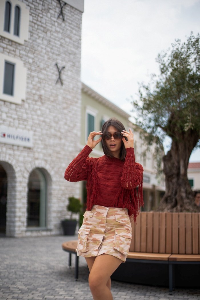 Ena Avdić je pronašla cool snižene artikle u Designer Outletu Croatia. Otkrivamo kako ih je kombinirala u 3 outfita.