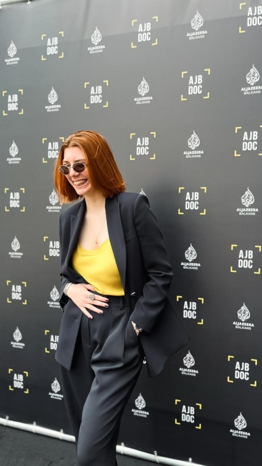 Bonjour.intervju: Sa Elmom Iković o životu sa ekcemom i njenom filmu na AJB DOC