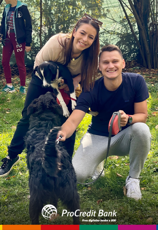 ProCredit Bank tim proveo je dan sa Udruženjem PawFriends, a fotografije su neodoljive