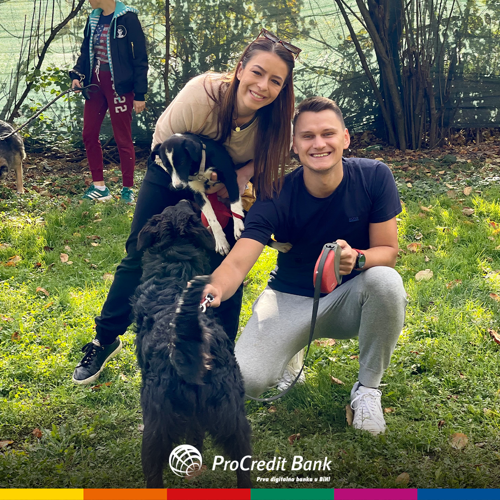 ProCredit Bank tim proveo je dan sa Udruženjem PawFriends, a fotografije su neodoljive