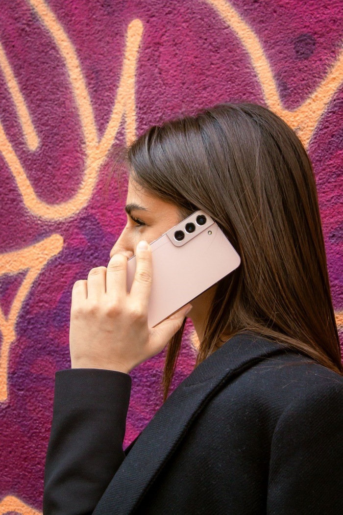 Otkrivamo kako izgleda jedan dan u životu korisnice pametnog telefona Galaxy S22 serije