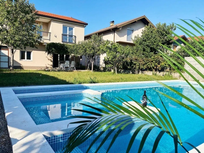 Mostar: Villa sa bazenom koja ima lijepo uređen eksterijer, ali i interijer