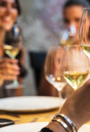 Vinoljupci, udobno se smjestite i vikend provedite uz neodoljiva bijela (Fina) vina