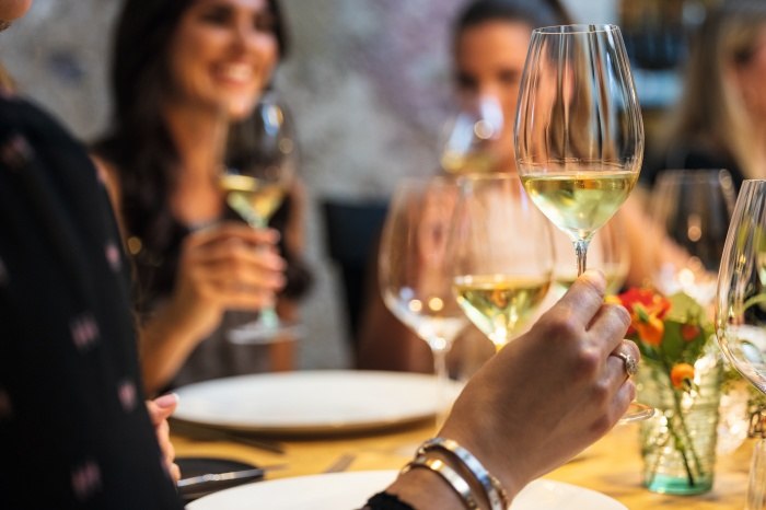 Vinoljupci, udobno se smjestite i vikend provedite uz neodoljiva bijela (Fina) vina