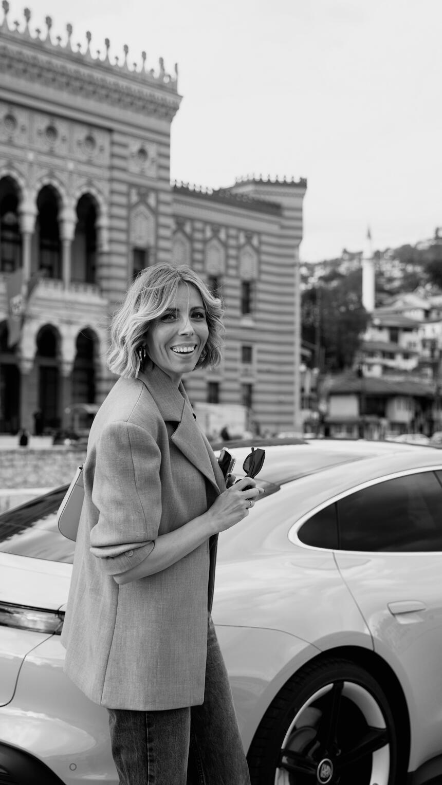 U vožnji Sarajevom u Porsche Taycan zavirujemo u poseban backstage