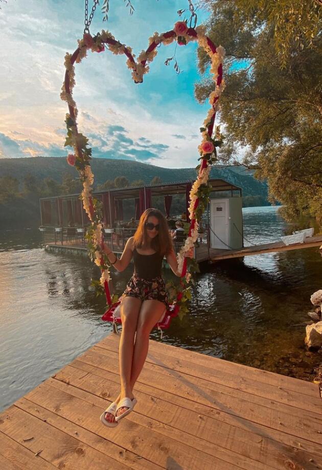 Ljuljačka u obliku srca zbog koje ćete u posjeti Počitelju ostati još duže i kreirati preslatke ljetne fotografije