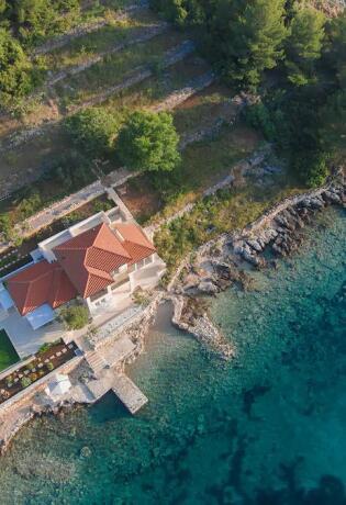 Ova vila na Korčuli uz samu obalu je savršen odgovor na pitanje gdje na godišnji odmor ovog ljeta