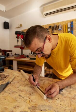 Bonjour.intervju: Osnivač #MadeinBiH brenda Shara otkriva više detalja o prvoj kolekciji drvene rasvjete i lampi