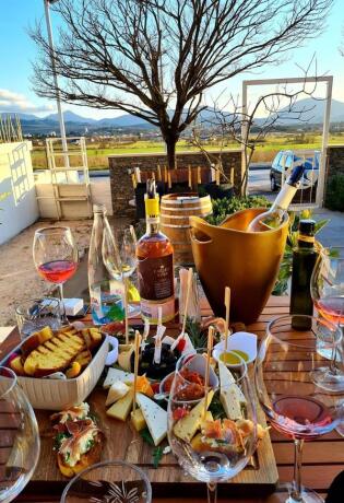 Smokva wine club u Ljubuškom idealno je mjesto za kreiranje novih gourmet uspomena s prijateljima