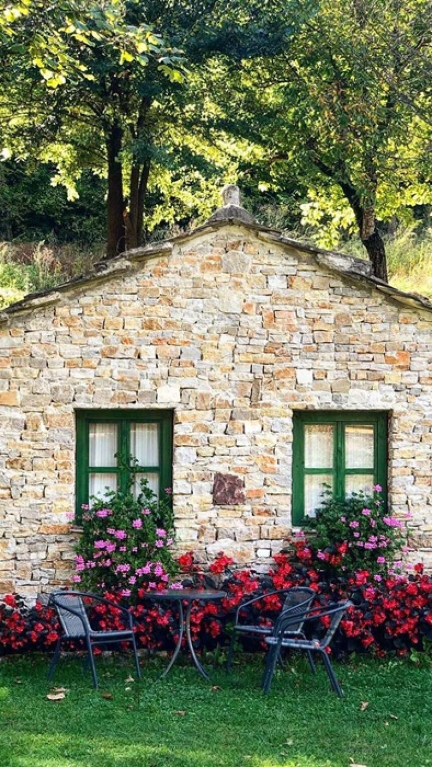 Etno selo Ban Vir će vas oduševiti svojim kućicama i krajolikom koji izgleda baš kao iz bajke