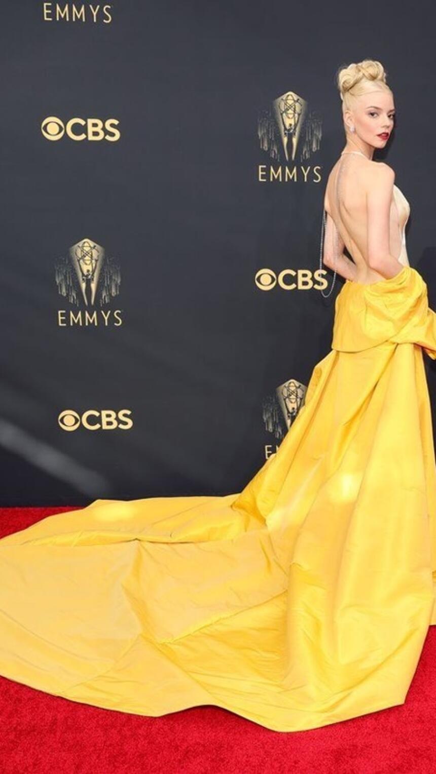 Sinoć je održana svečanost dodjele Emmy nagrada, a mi donosimo neke od najzanimljivijih kombinacija sa crvenog tepiha