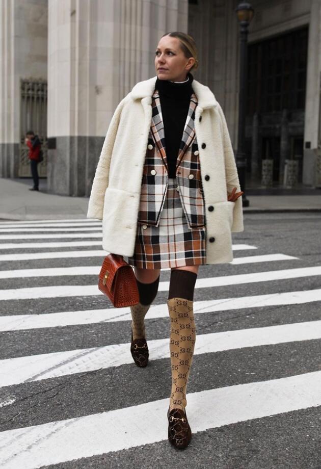 Na profilu Blair Eadie, poznate po eklektičnom stilu, smo pronašli inspiraciju sa kreiranje outfita sa tartan uzorkom