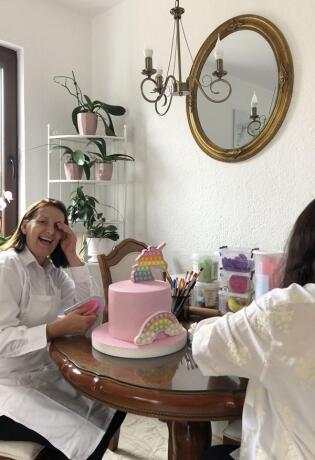 Amra i Merima iz Kaknja kreiraju simpatične i ukusne slastice od fondana koje će vaše proslave učiniti posebnijim