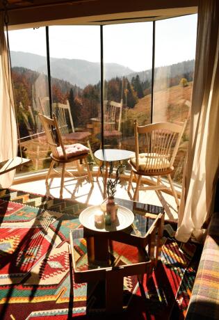 Little Cottage Dream: Osvojite noćenje za sebe i prijateljicu u preslatkoj kolibi u Ponijerima s prekrasnim pogledom!