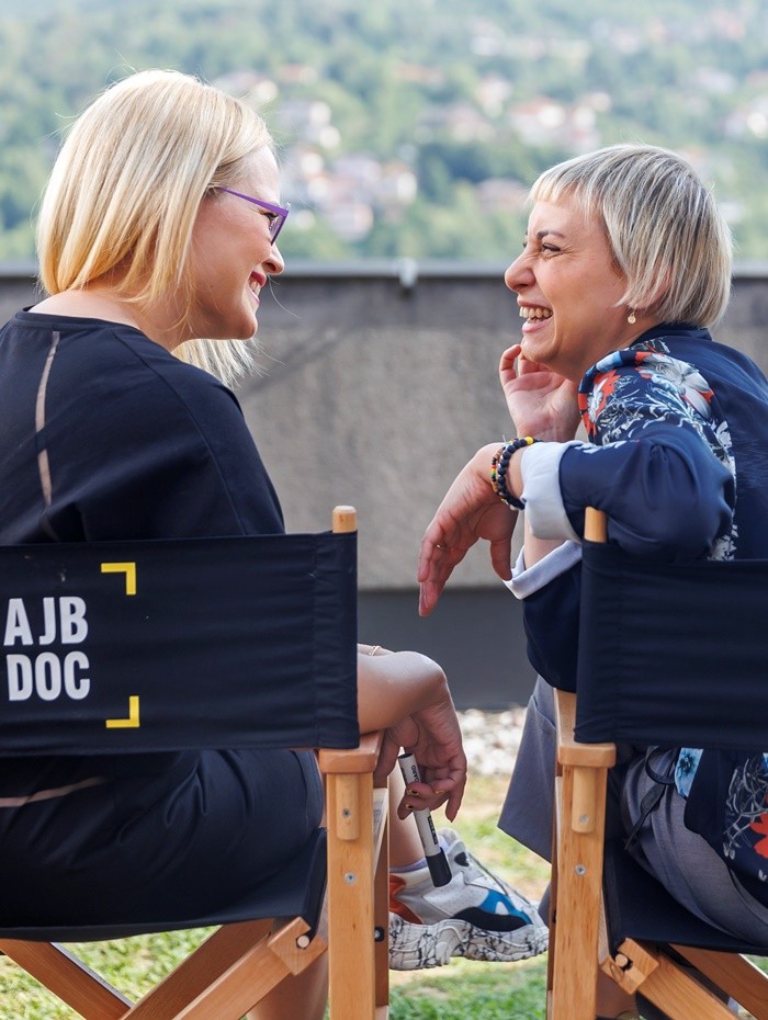 Nejra i Ida su producentice AJB DOC Film Festivala. Zavirili smo u njihov radni dan.
