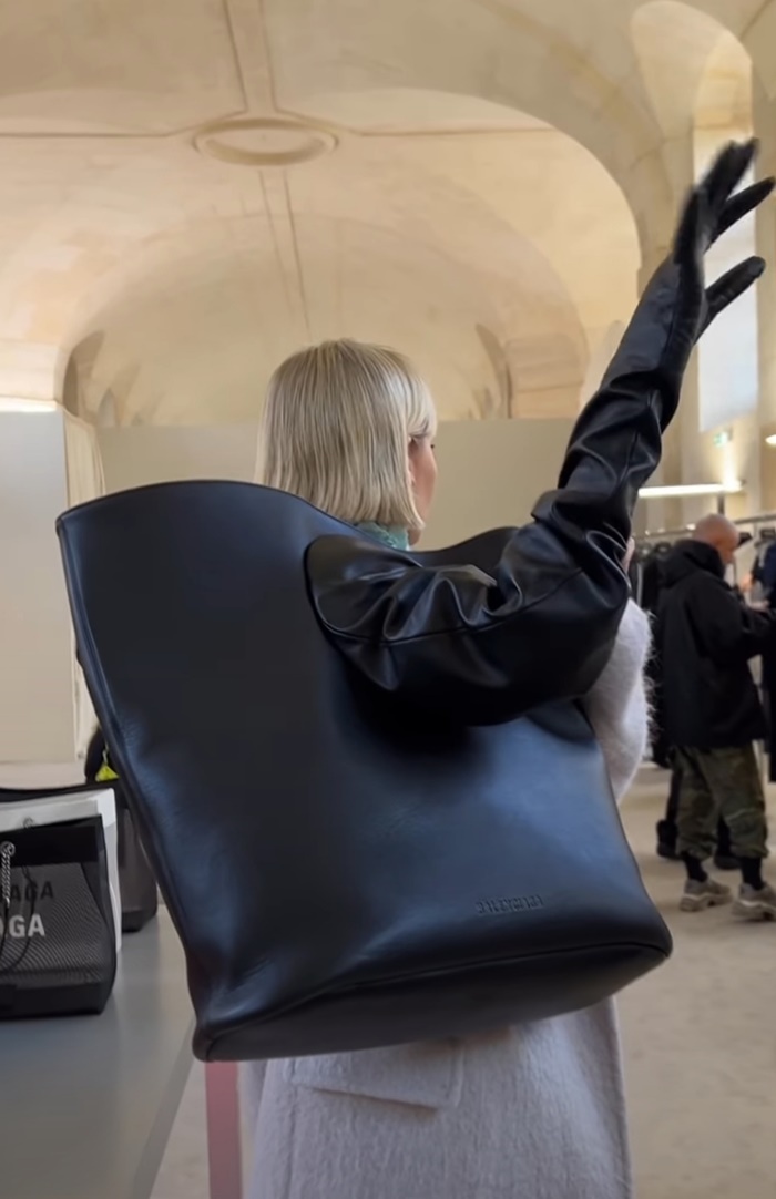 Ova Balenciaga torba je glavna tema modnog svijeta. Da li biste je nosili?