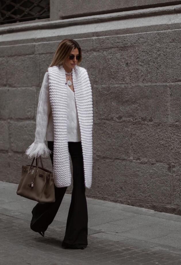 Stil njene mame vas je oduševio, a Carla i sama kreira inspirativne outfite za zimu