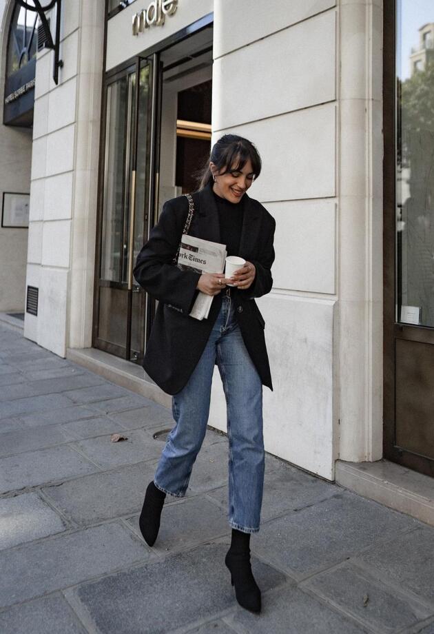 Sarah živi u Parizu i ima odlične outfit ideje za posao