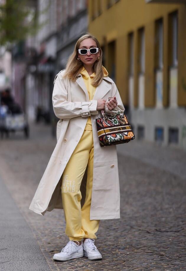 Outfit inspiracija: Trenerka i baloner će biti naša casual proljetna uniforma